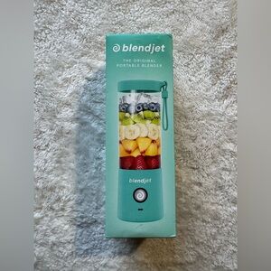NEW BLENDJET Aqua Mint Portable Smoothie Protein Shake Maker USB Machine Bottle